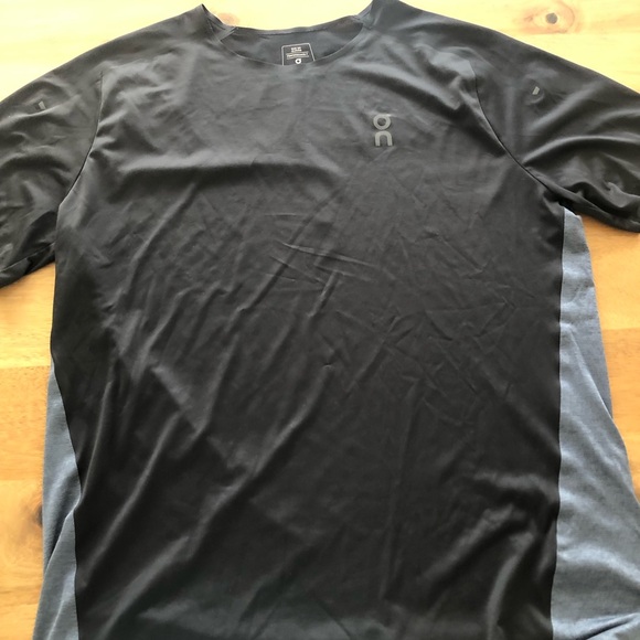 On Running Performance Tee - Picture 5 of 7